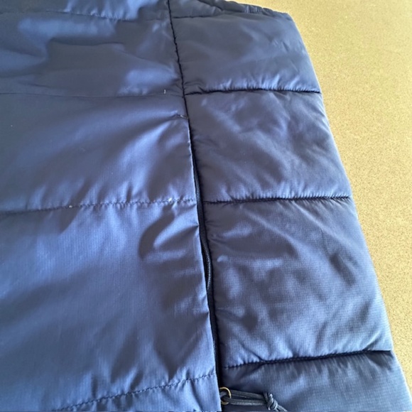 The North Face Men's Blue Puffer Vest - Picture 3 of 8